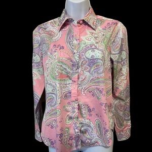 Ruby Red Petite Women’s Collared Paisley Button Front Top, Fitted Back Size 8P.